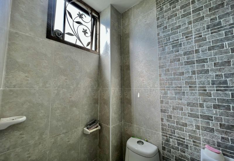 Corner Lot Suria Residences Mantin