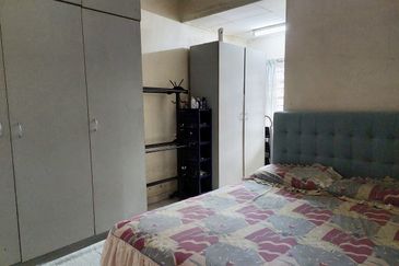 Jalan Suasana, Bandar Tun Hussein Onn