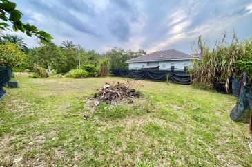 Persiaran Tasik Senangin 1