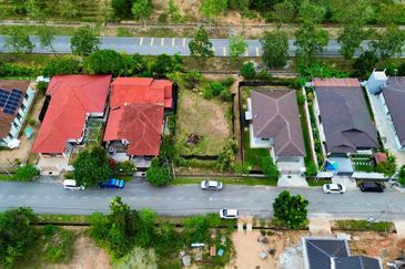 Persiaran Tasik Senangin 1