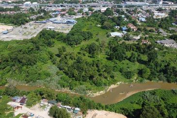 Persiaran Tasik Senangin 1