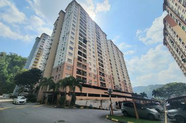 Lakeview Apartments