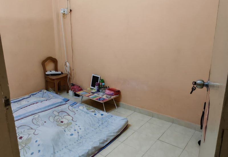 Panorama Lapangan Perdana Flat