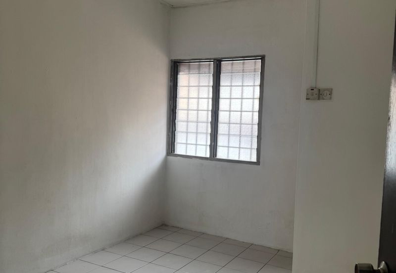 Taman Pinggiran Putra