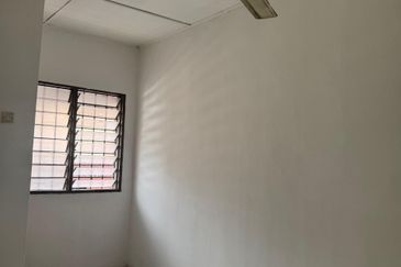 Taman Pinggiran Putra