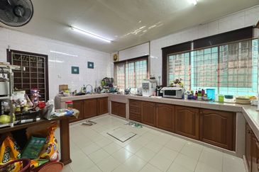 [BIG BUILD UP CORNER UNIT + GOOD LOCATION + FACE OPEN] Taman Bunga Negara Sek28, Sek 27, Shah Alam