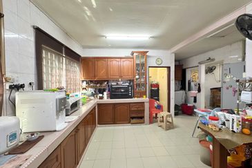 [BIG BUILD UP CORNER UNIT + GOOD LOCATION + FACE OPEN] Taman Bunga Negara Sek28, Sek 27, Shah Alam