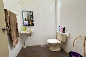 [BIG BUILD UP CORNER UNIT + GOOD LOCATION + FACE OPEN] Taman Bunga Negara Sek28, Sek 27, Shah Alam