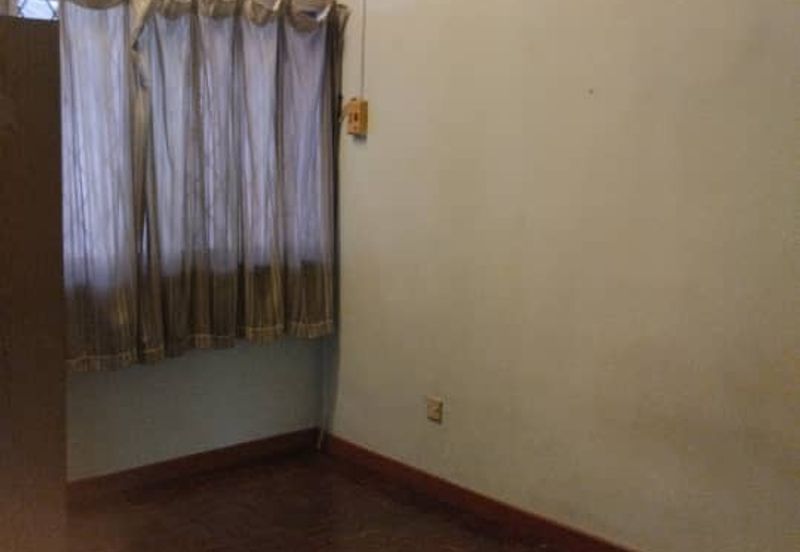 Near LRT Well Maintained Taman Mayang Double Storey House Petaling Jaya