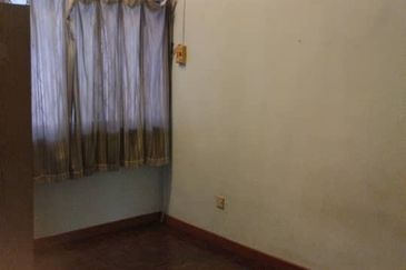 Near LRT Well Maintained Taman Mayang Double Storey House Petaling Jaya