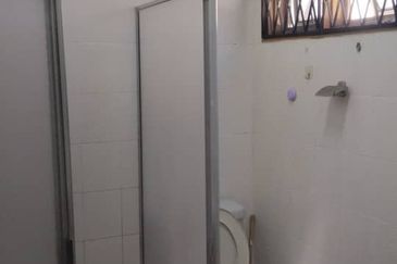 Near LRT Well Maintained Taman Mayang Double Storey House Petaling Jaya