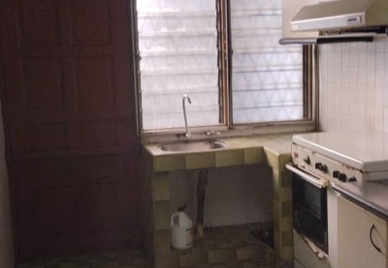 Near LRT Well Maintained Taman Mayang Double Storey House Petaling Jaya