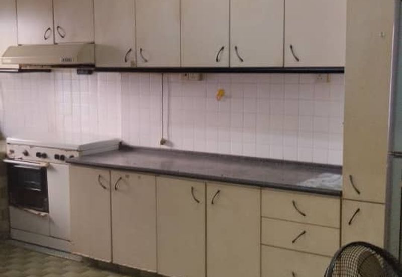 Near LRT Well Maintained Taman Mayang Double Storey House Petaling Jaya