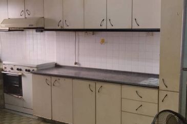 Near LRT Well Maintained Taman Mayang Double Storey House Petaling Jaya