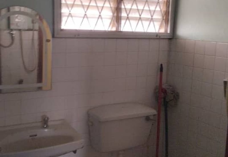 Near LRT Well Maintained Taman Mayang Double Storey House Petaling Jaya