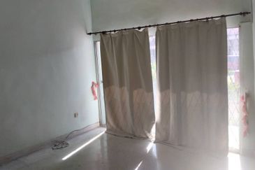 Near LRT Well Maintained Taman Mayang Double Storey House Petaling Jaya