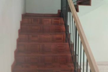 Near LRT Well Maintained Taman Mayang Double Storey House Petaling Jaya