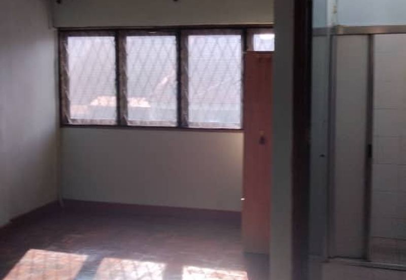 Near LRT Well Maintained Taman Mayang Double Storey House Petaling Jaya