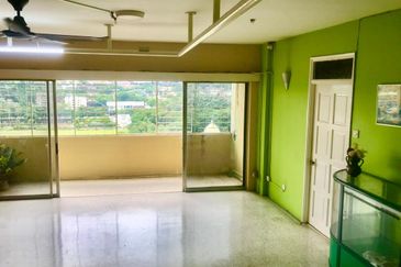 Cornerlot Cresent Condo for rent