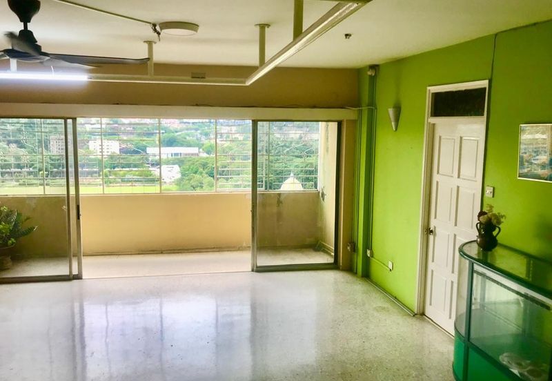 Cornerlot Cresent Condo for rent