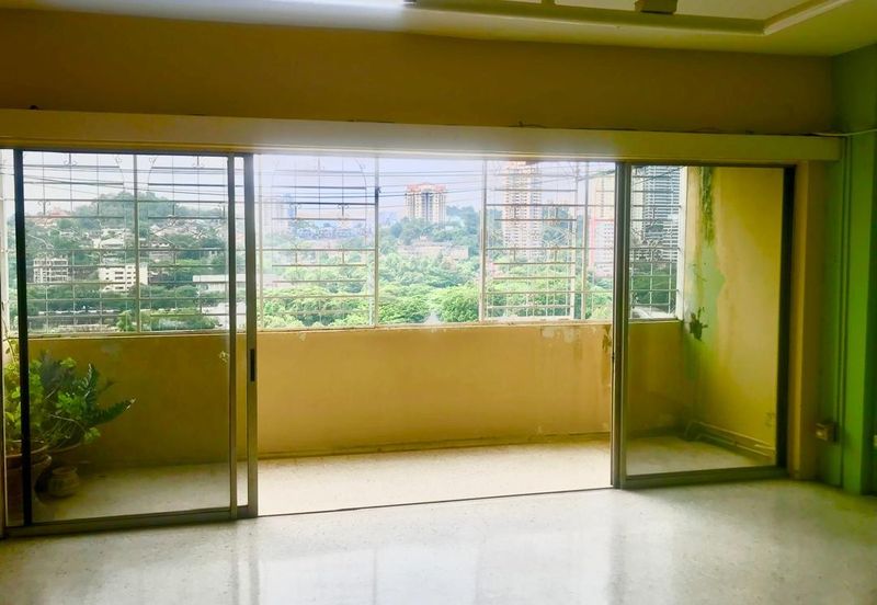 Cornerlot Cresent Condo for rent