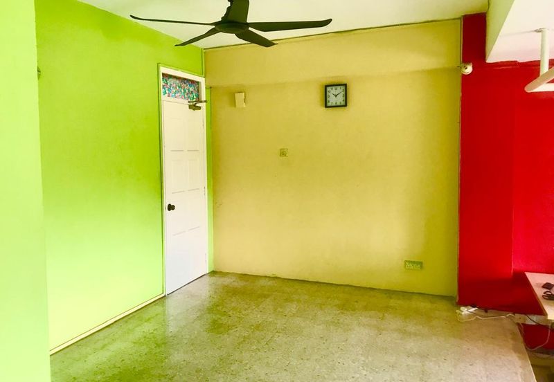 Cornerlot Cresent Condo for rent