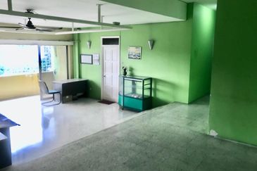 Cornerlot Cresent Condo for rent