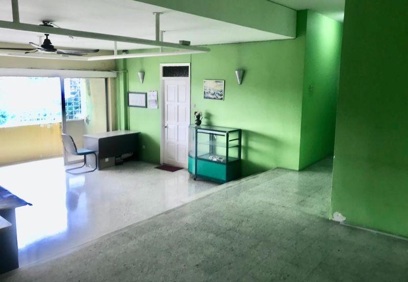 Cornerlot Cresent Condo for rent