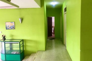 Cornerlot Cresent Condo for rent