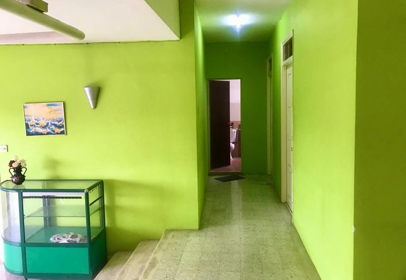 Cornerlot Cresent Condo for rent