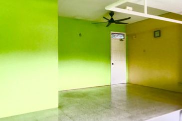Cornerlot Cresent Condo for rent