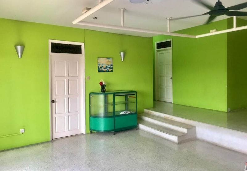 Cornerlot Cresent Condo for rent