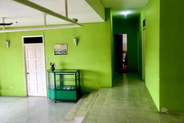 Cornerlot Cresent Condo for rent