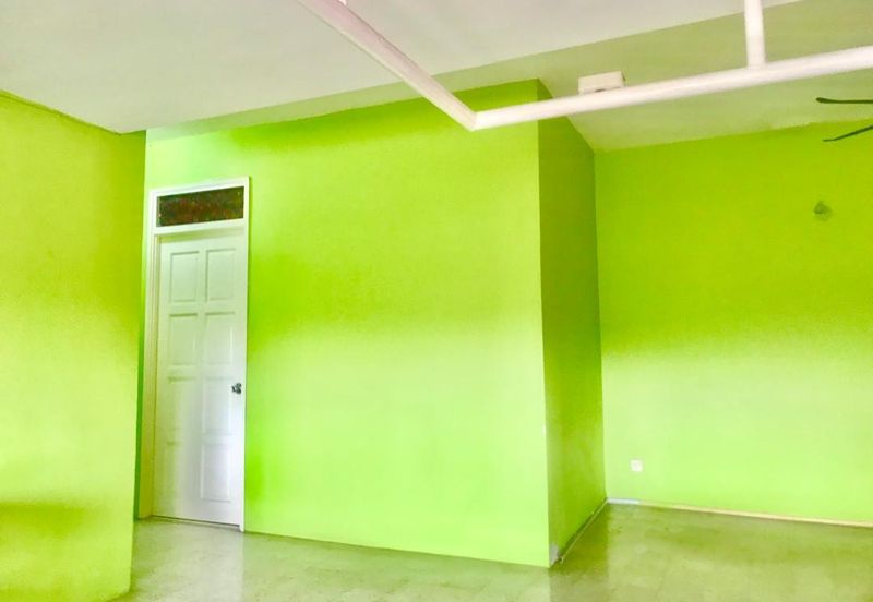 Cornerlot Cresent Condo for rent