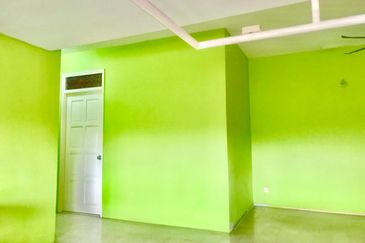 Cornerlot Cresent Condo for rent