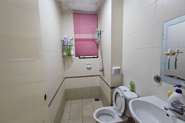 Jalan Kemuning Permai 33/43B