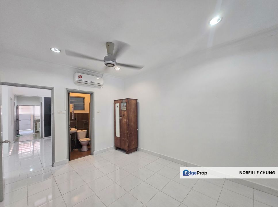 [KITCHEN EXTENDED + GOOD LOCATION + NEAR TO LRT SS14 & COMMERCIAL AREAS] SS 18, SS18 Subang Jaya USJ, Selangor, Subang Jaya