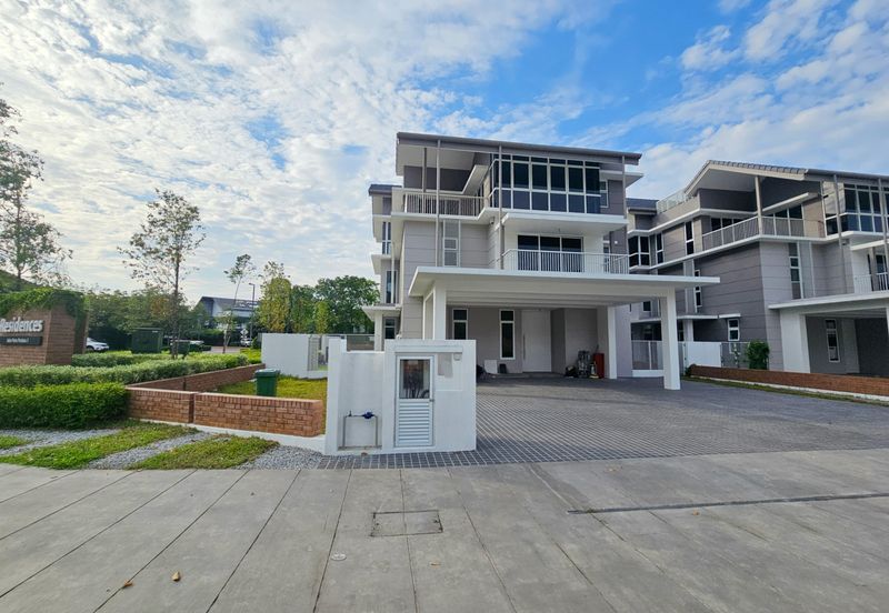 The Residence @ The Glades