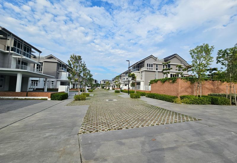 The Residence @ The Glades