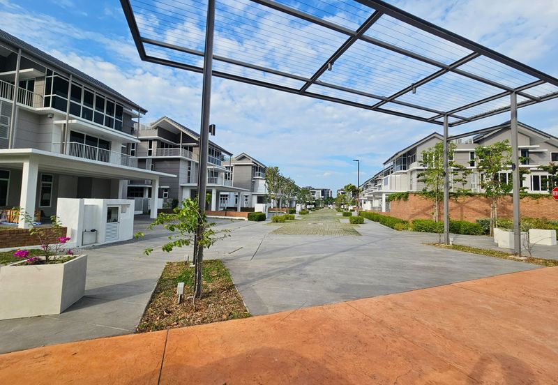 The Residence @ The Glades