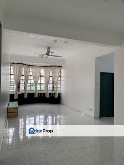 Nice renovated unit walking distend to Mrt serdang raya, Selangor, Seri Kembangan