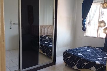 Vista Pinggiran, Taman Pinggiran Putra