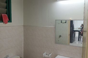 Vista Pinggiran, Taman Pinggiran Putra