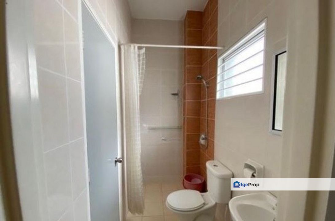 Gated Guarded Renovated Unit Cluster House Sp 9 Bandar Saujana Putra, Selangor, Jenjarom