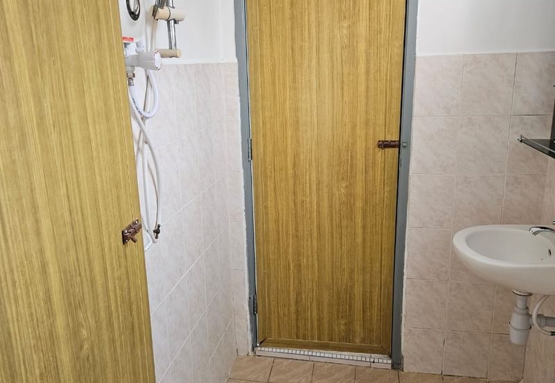 Taman Pinggiran Putra