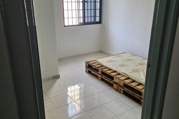 Taman Pinggiran Putra