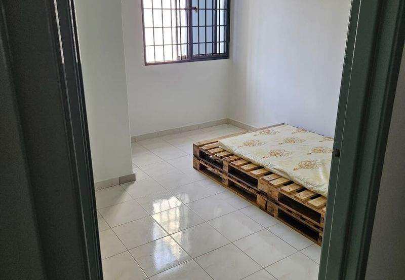 Taman Pinggiran Putra