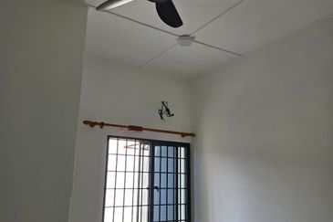 Taman Pinggiran Putra