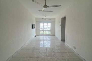 Akasia Apartment ( Setia Alam )