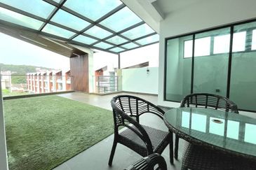 Tropical Villa Luxury Service Suites